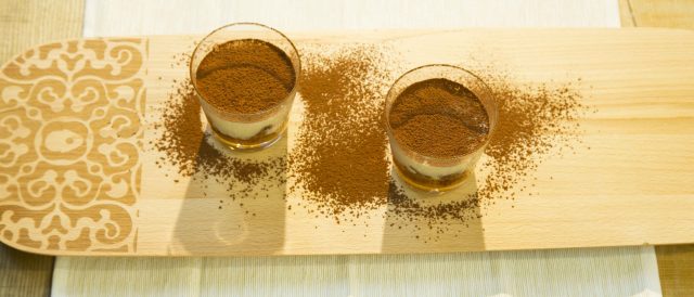 Tiramisù vegan con crema di riso e frollini al cacao