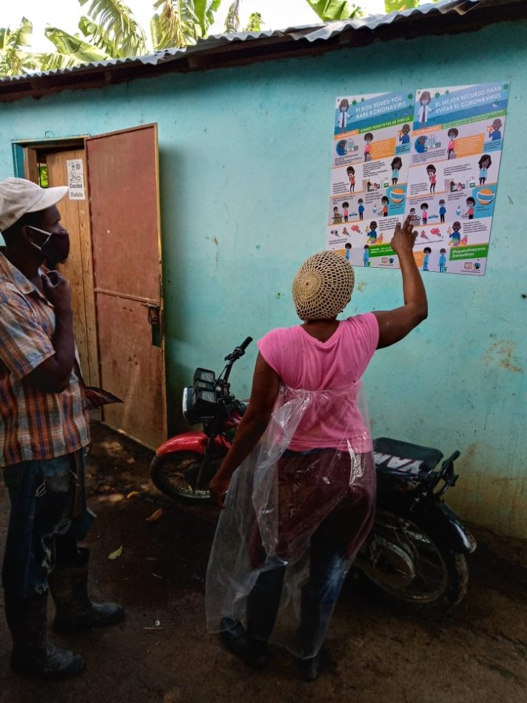 Poster di prevenzione a COVID-19 a Banelino (Repubblica Dominicana