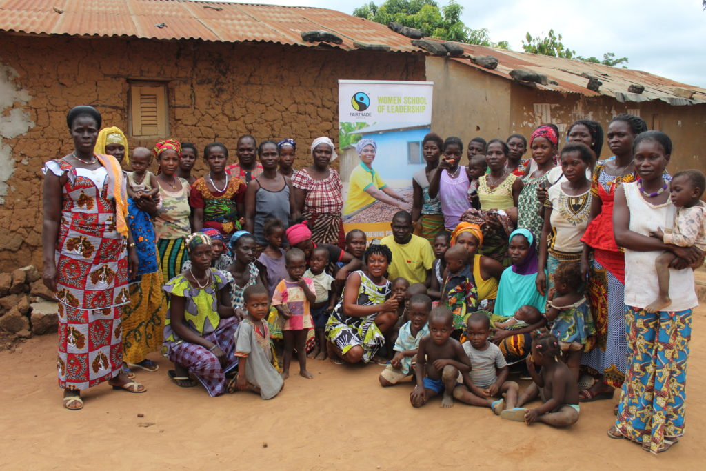 Foto di gruppo alla Scuola di leadership femminile di Fairtrade Africa