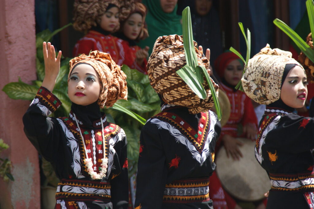 Una parte del Premio Fartrade è stata investita per corsi di danza tradizionale indonesiana per fare in modo che questa cultura sia trasmessa alle generazioni future.