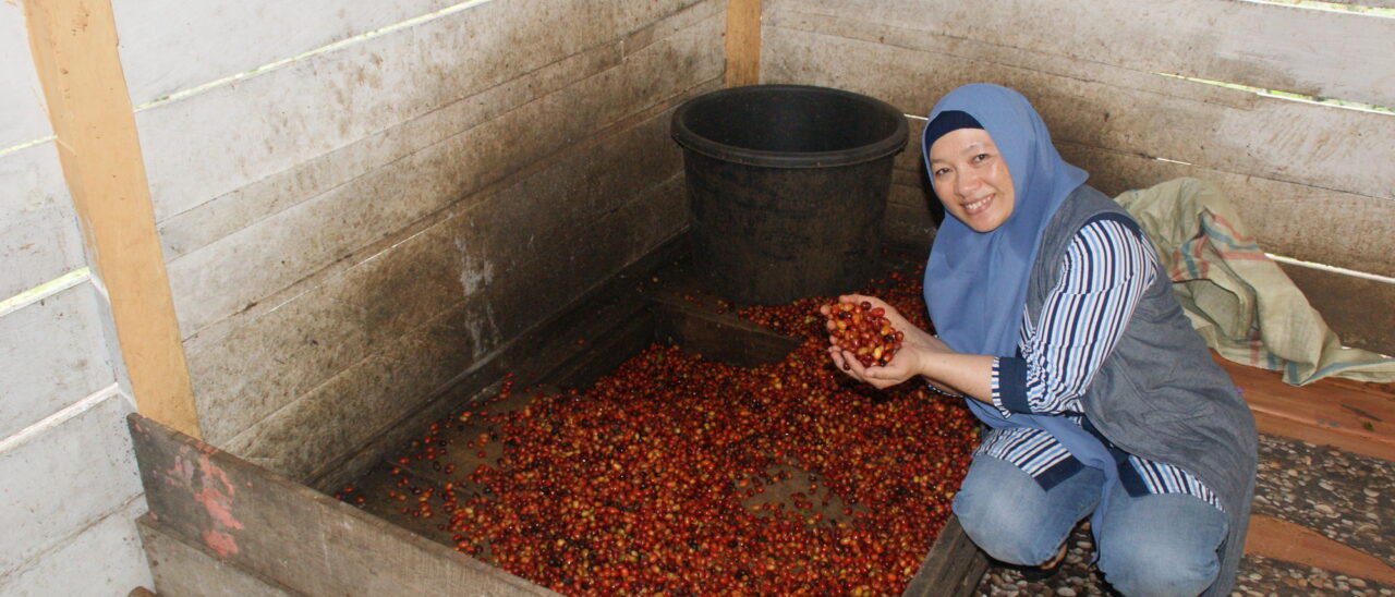 Rizkani Ahmad, presidente e fondatrice della cooperativa Koperasi Kopi Wanita Gayo.