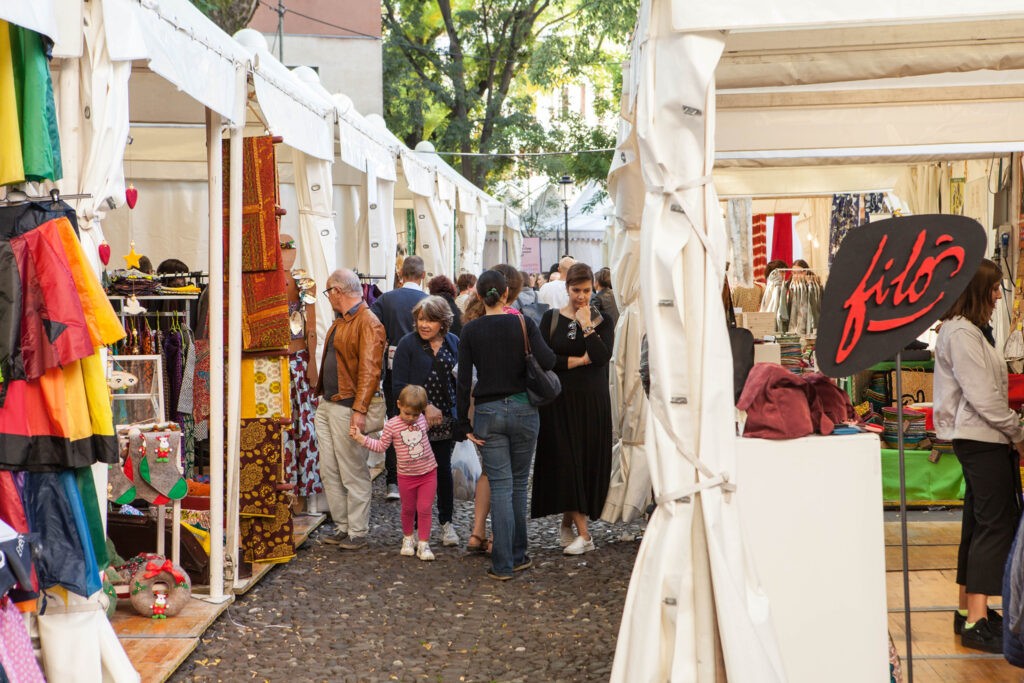 Una foto degli stand scattata durante l'edizione 2019 del festival nazionale commercio equo