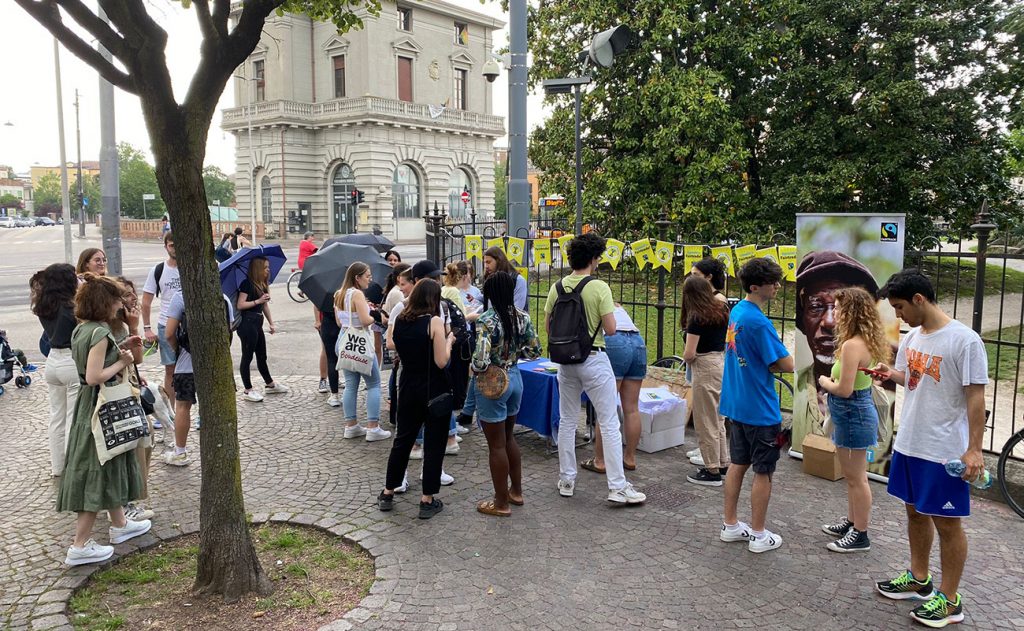 A Padova la pioggia non ha fermato una caccia al tesoro alla scoperta dei luoghi in cui fare shopping sostenibile