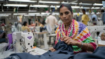 Festa della donna: più diritti per le lavoratrici del settore tessile