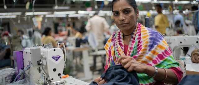 Festa della donna: più diritti per le lavoratrici del settore tessile