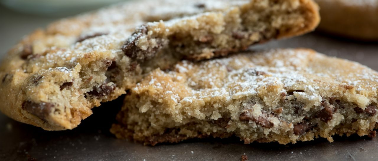 Biscottoni con cioccolato fondente e noci brasiliane