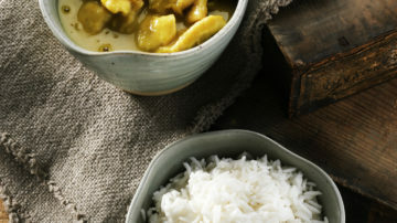 Curry di pollo con bevanda vegetale di riso e riso Basmati