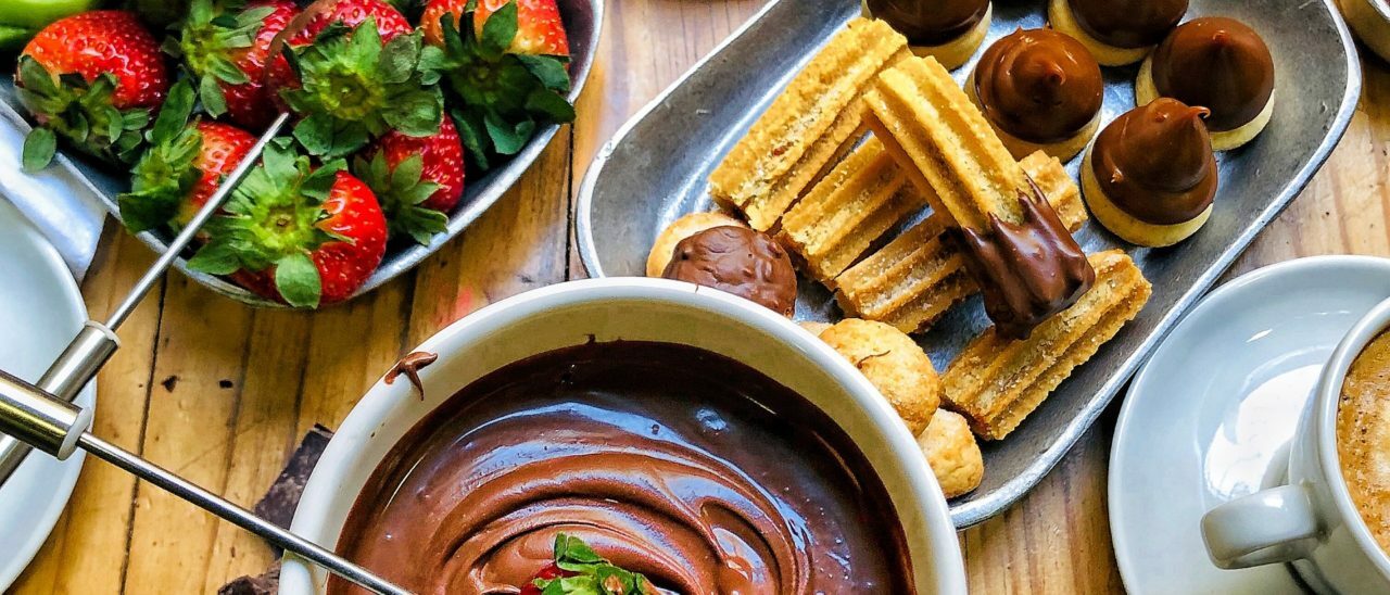 Fonduta di Cioccolato con Biscotti