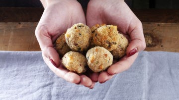 Polpette di riso Basmati con cuore filante e verdure