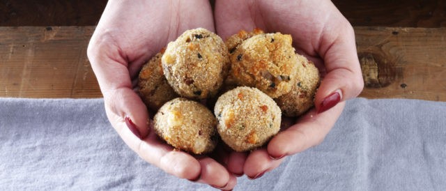 Polpette di riso Basmati con cuore filante e verdure