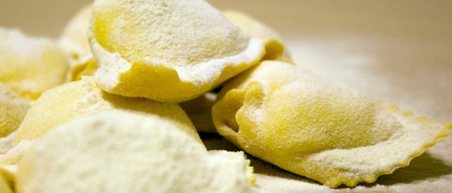 Ravioli fritti di patate alle spezie